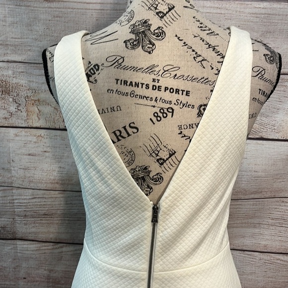 Alice + Olivia Employed Dress V-neck Sleeveless Ivory Size 6 Back Zipper - Picture 6 of 9